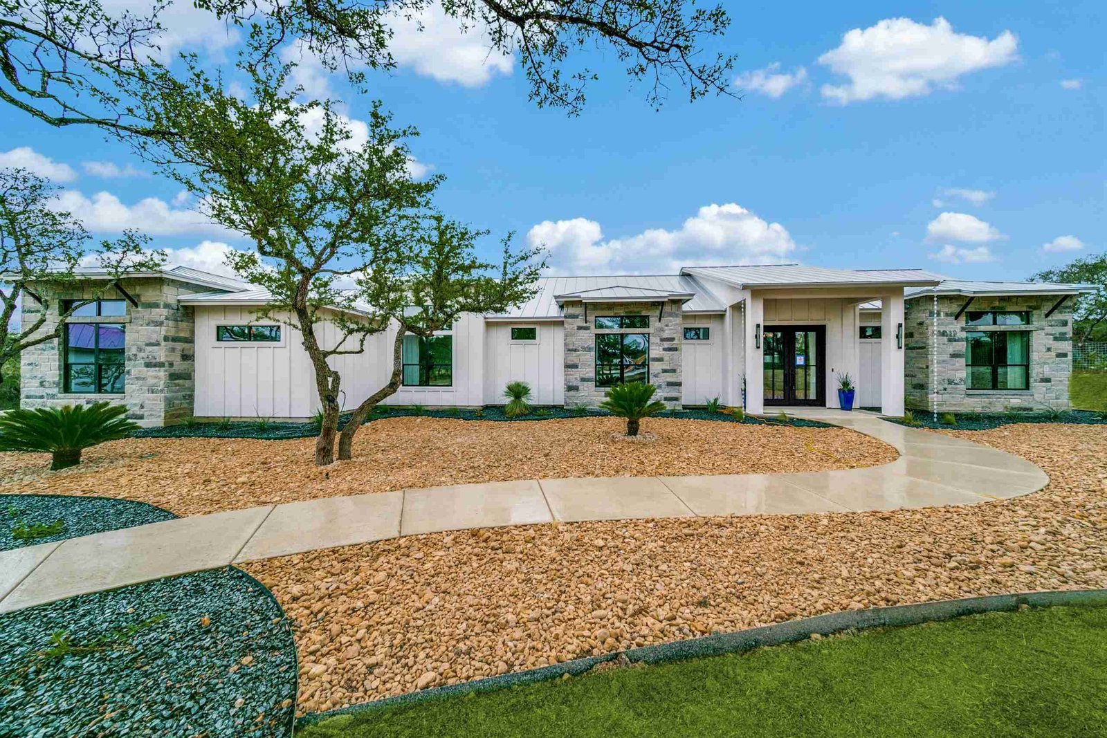 plan 240-0117 front view rendering